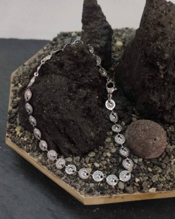 4  β  βραχιολι ποδι  φλουρακια (1)